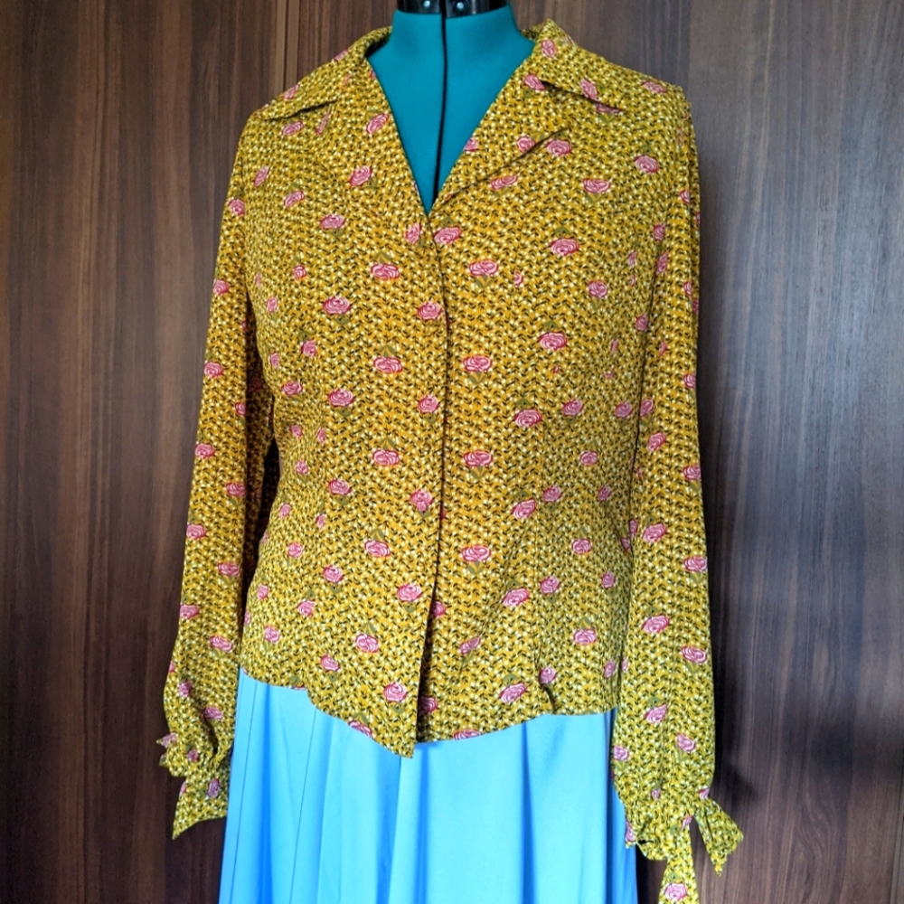 Unique Vintage Rose Button Down Sz 14